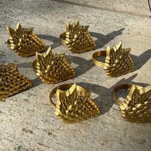 Vintage Metal Brass Lot Of 7 Bunches Grape Bunch Fruit Napkin Rings Holders.